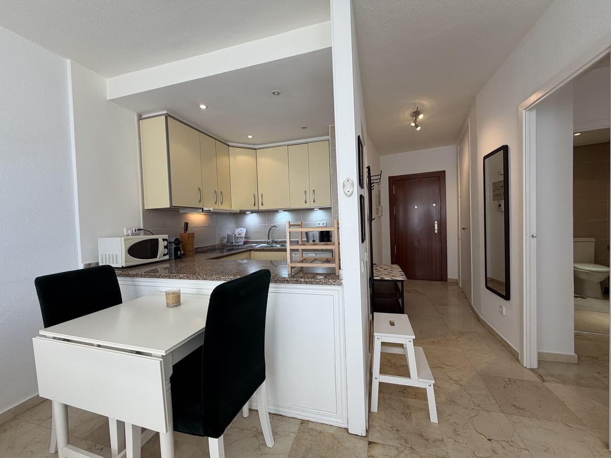 Middle Floor Apartment in Estepona — photo 9 of 10
