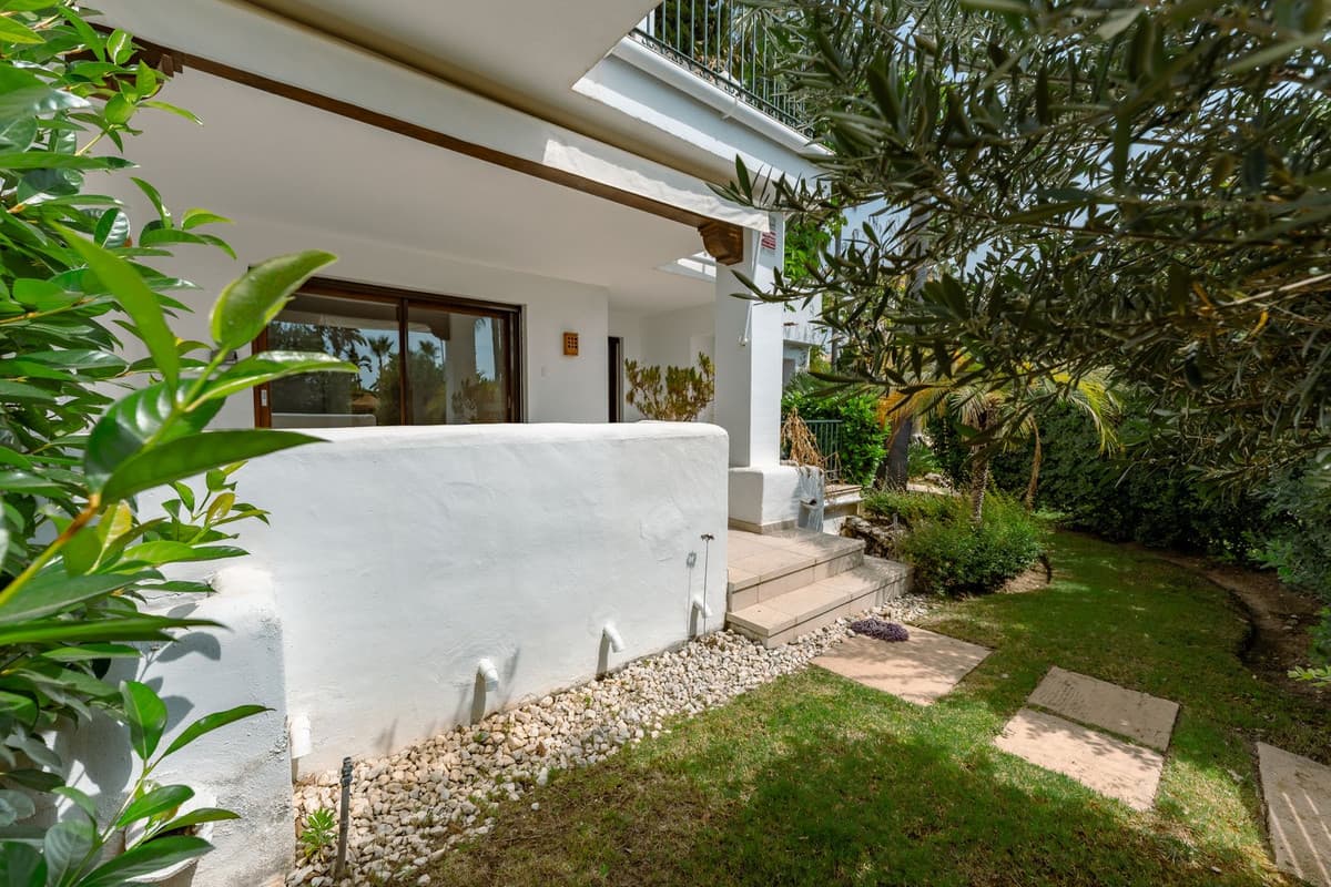 Townhouse in El Paraiso — photo 7 of 10