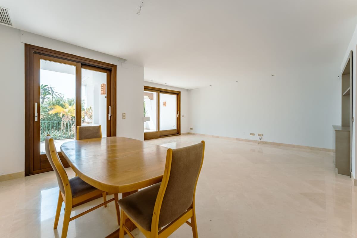 Townhouse in El Paraiso — photo 10 of 10