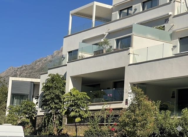 Ground Floor Apartment in Marbella — photo 3 of 10
