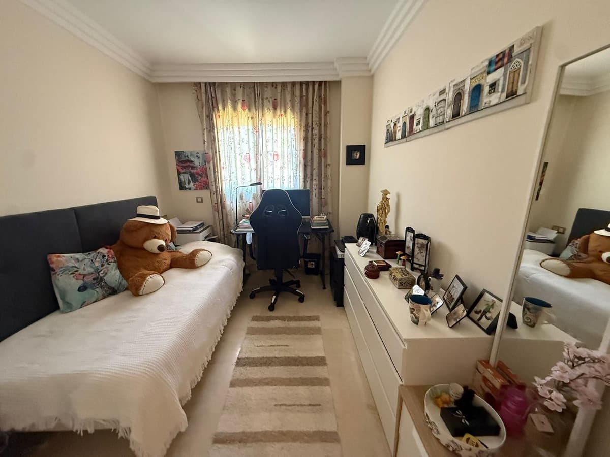 Middle Floor Apartment in Benahavís — photo 5 of 10