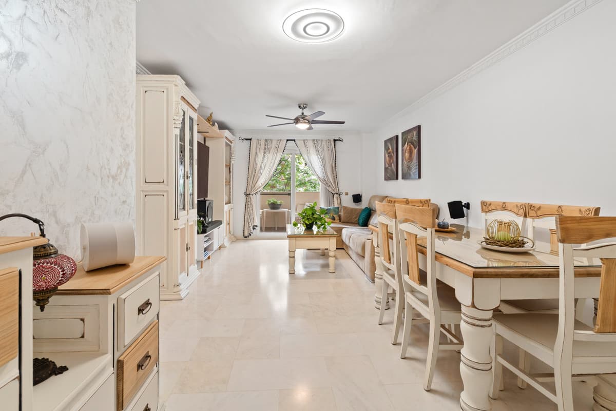 Middle Floor Apartment in Estepona — photo 5 of 10