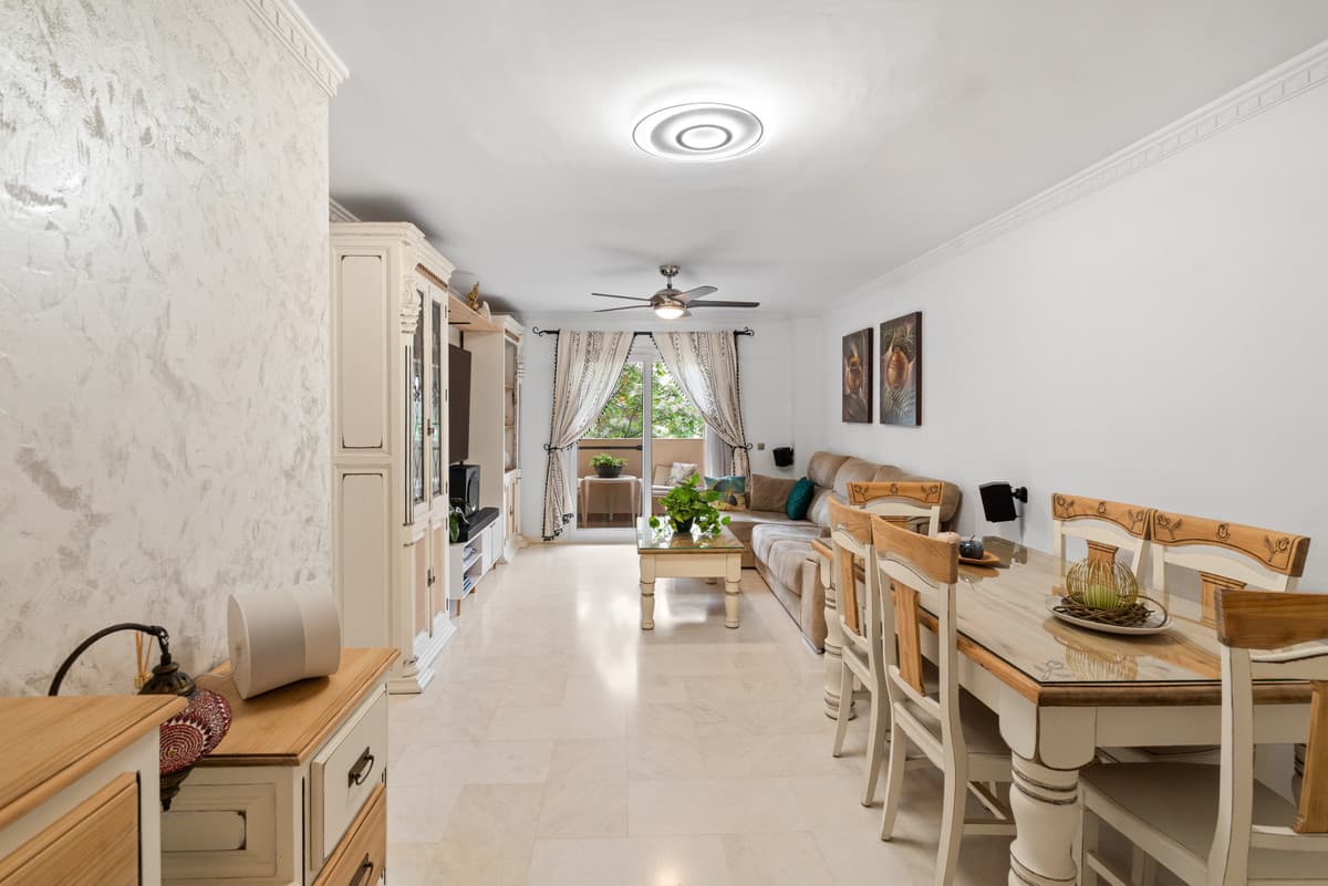 Middle Floor Apartment in Estepona — photo 7 of 10
