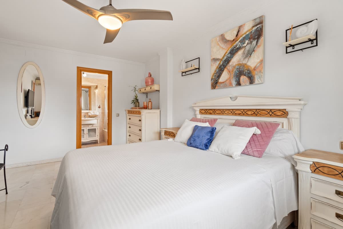 Middle Floor Apartment in Estepona — photo 10 of 10