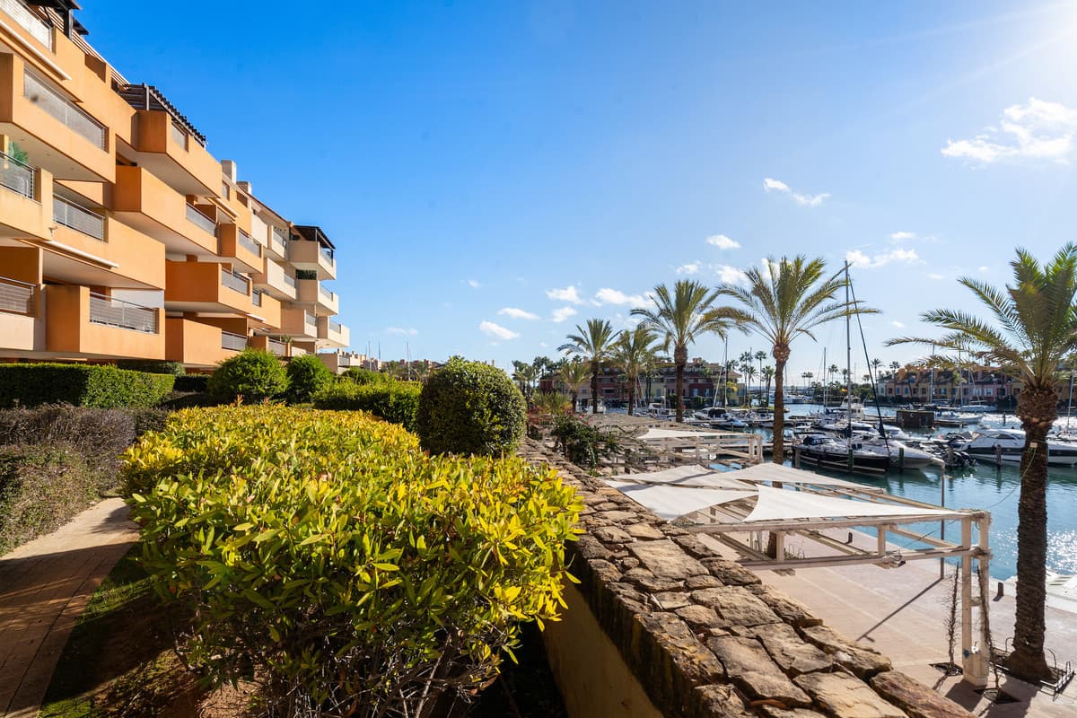 Ground Floor Apartment in Sotogrande Marina — photo 2 of 10