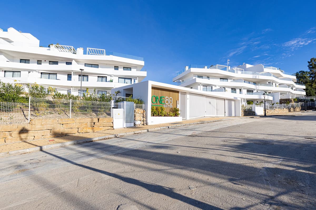 Middle Floor Apartment in Estepona — photo 3 of 10