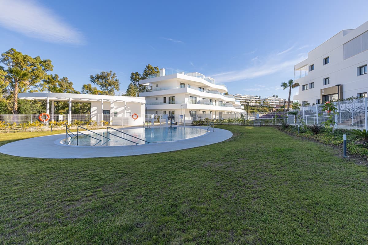 Middle Floor Apartment in Estepona — photo 4 of 10