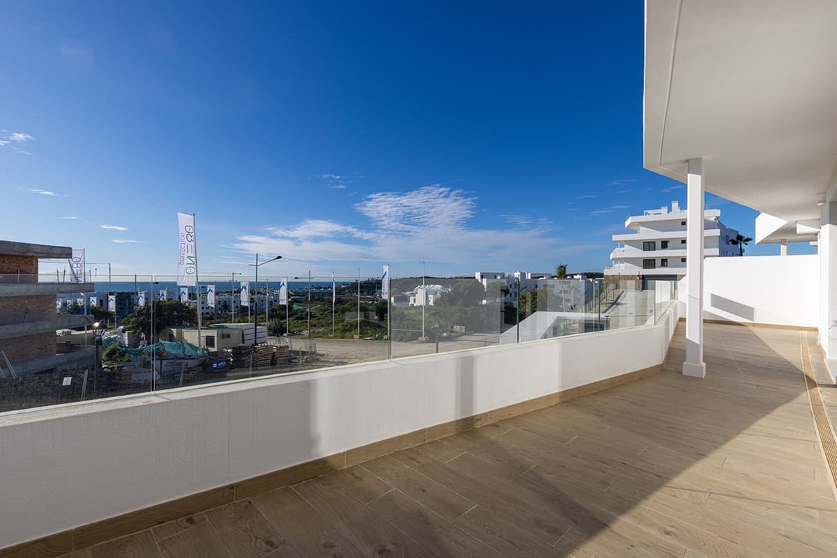 Middle Floor Apartment in Estepona — photo 5 of 10