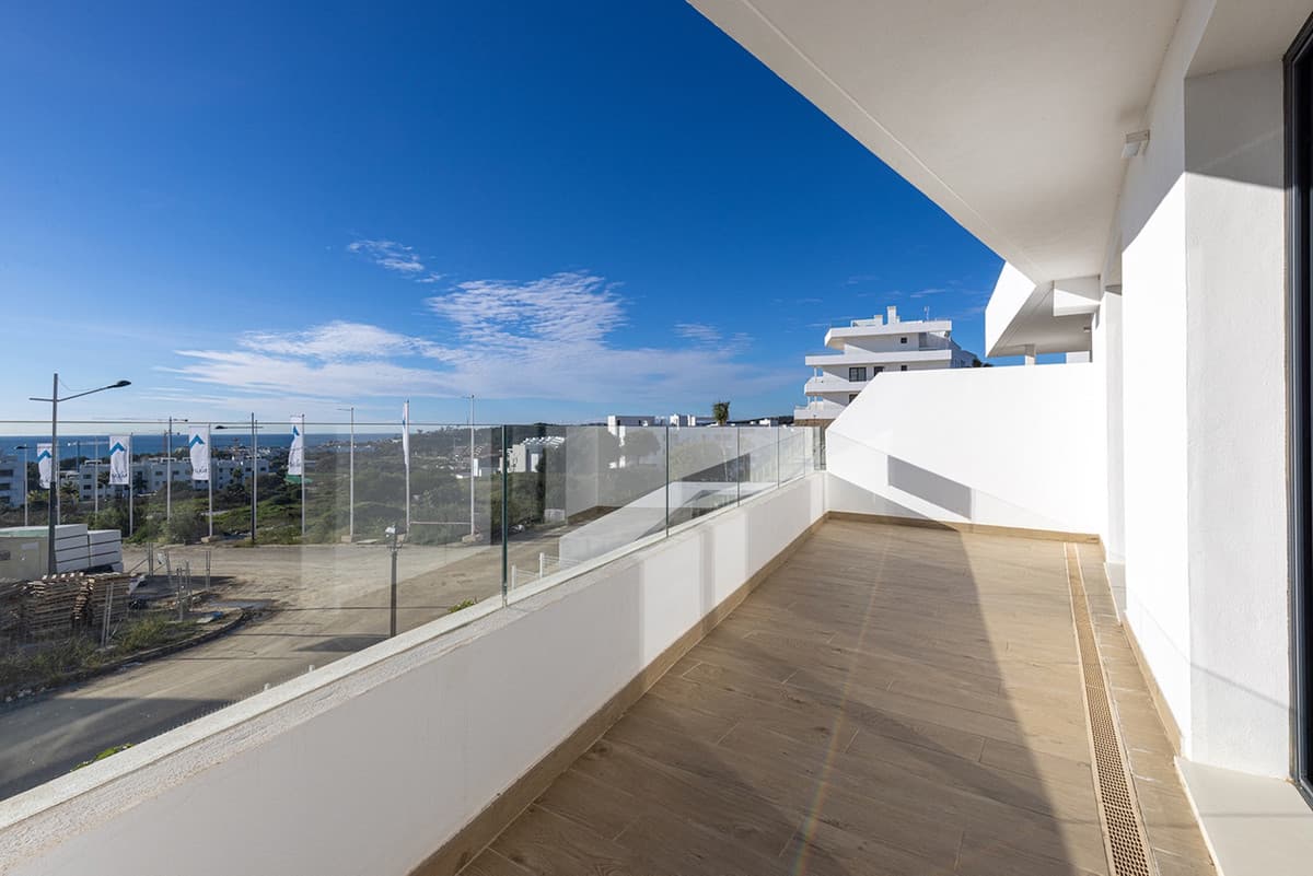 Middle Floor Apartment in Estepona — photo 8 of 10