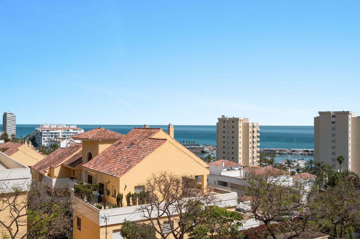 Penthouse Duplex in Estepona — photo 1 of 10