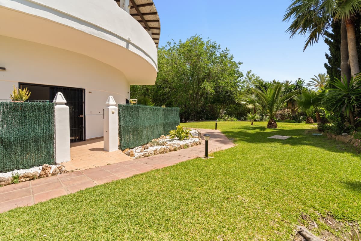 Ground Floor Apartment in Estepona — photo 3 of 10