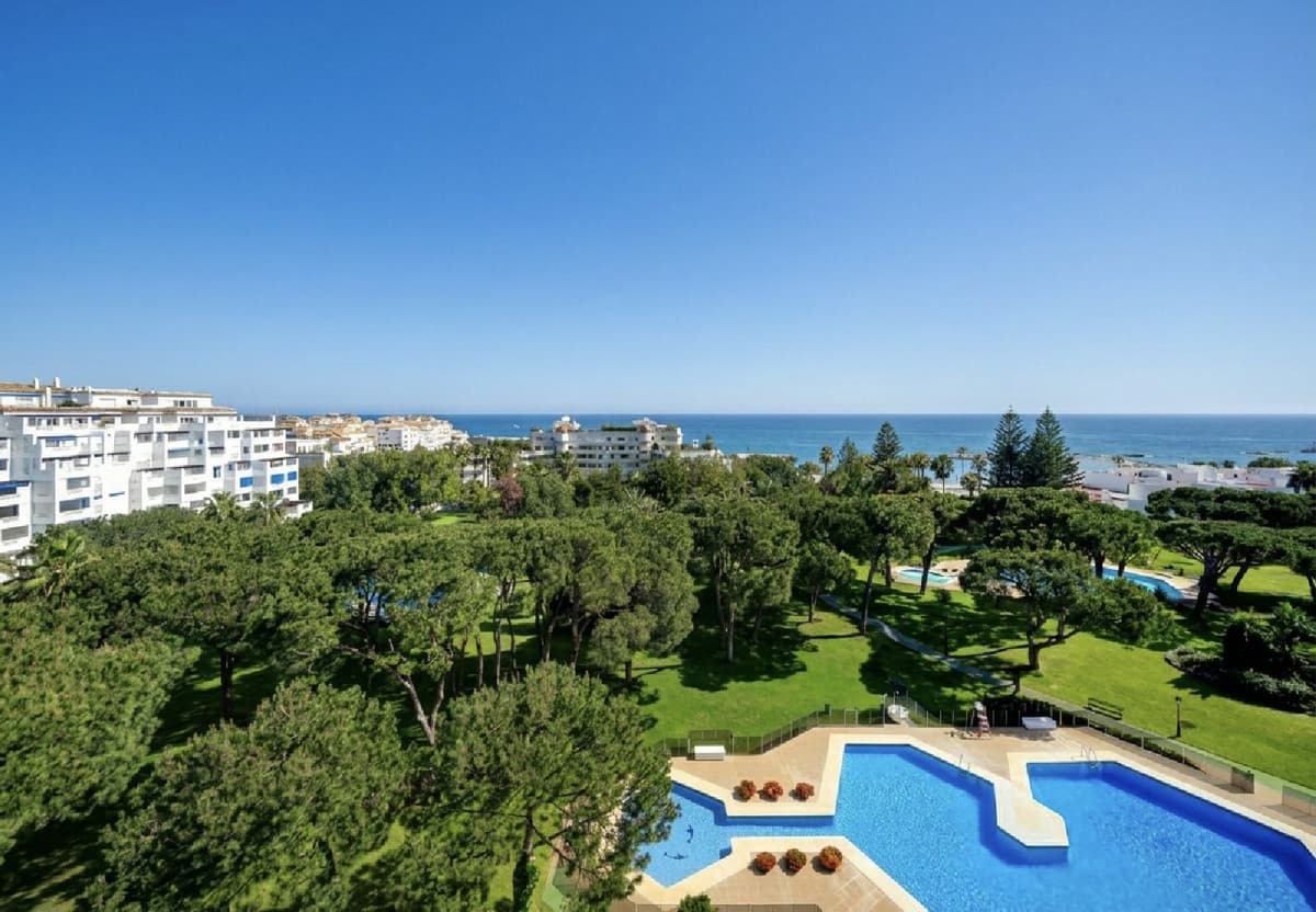 Middle Floor Apartment in Puerto Banús — photo 9 of 10
