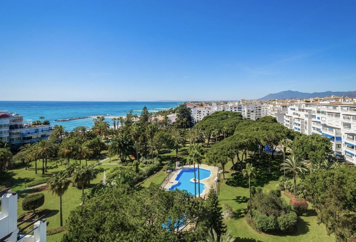 Middle Floor Apartment in Puerto Banús — photo 10 of 10
