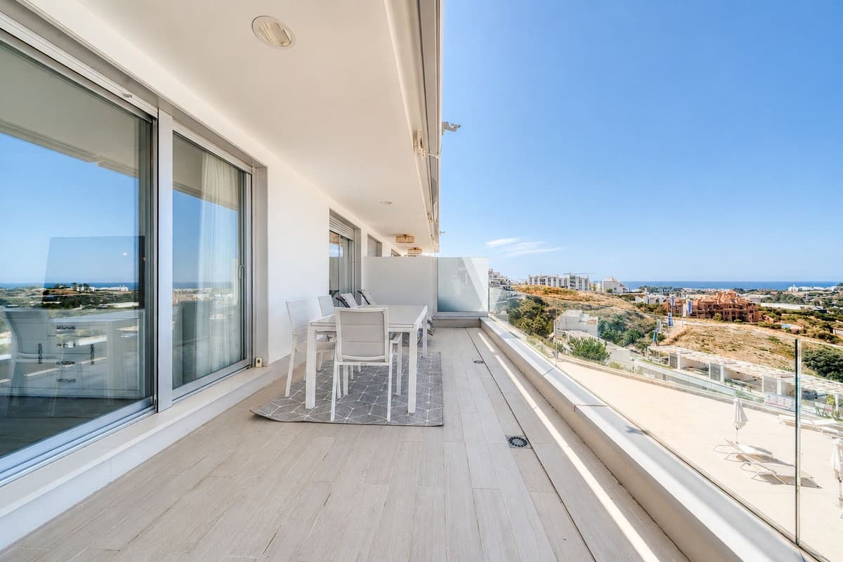 Middle Floor Apartment in Estepona — photo 4 of 10