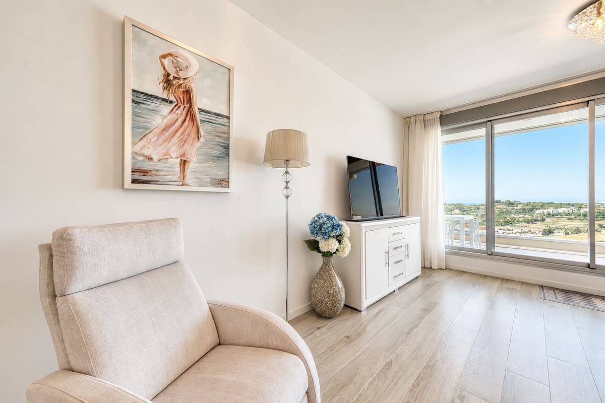 Middle Floor Apartment in Estepona — photo 5 of 10