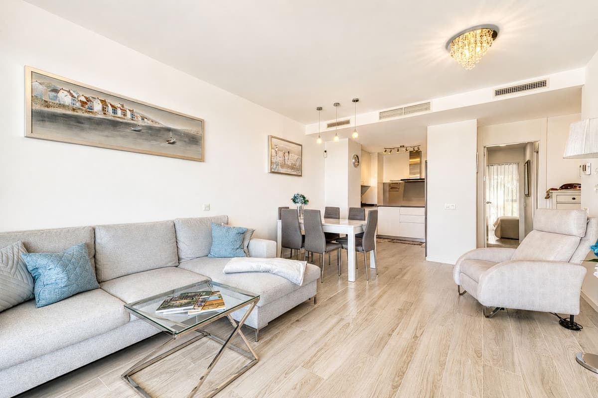 Middle Floor Apartment in Estepona — photo 6 of 10