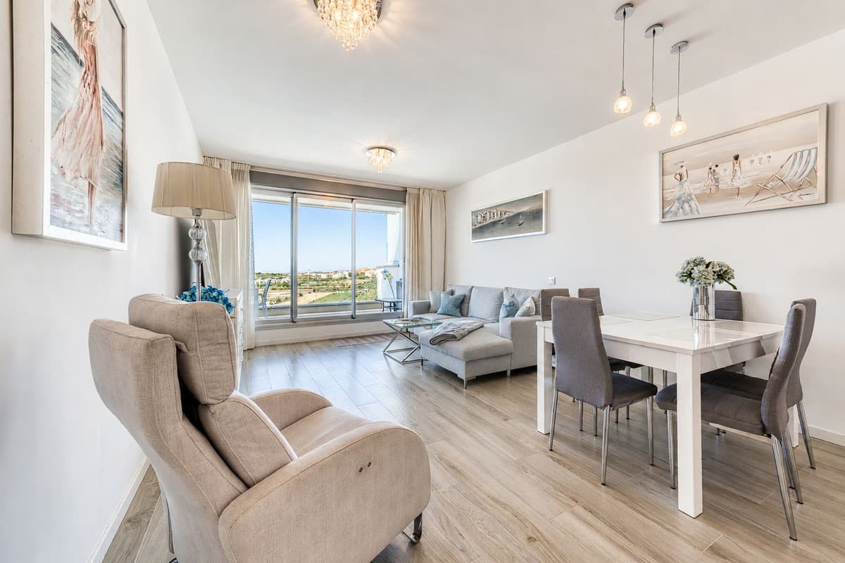 Middle Floor Apartment in Estepona — photo 10 of 10
