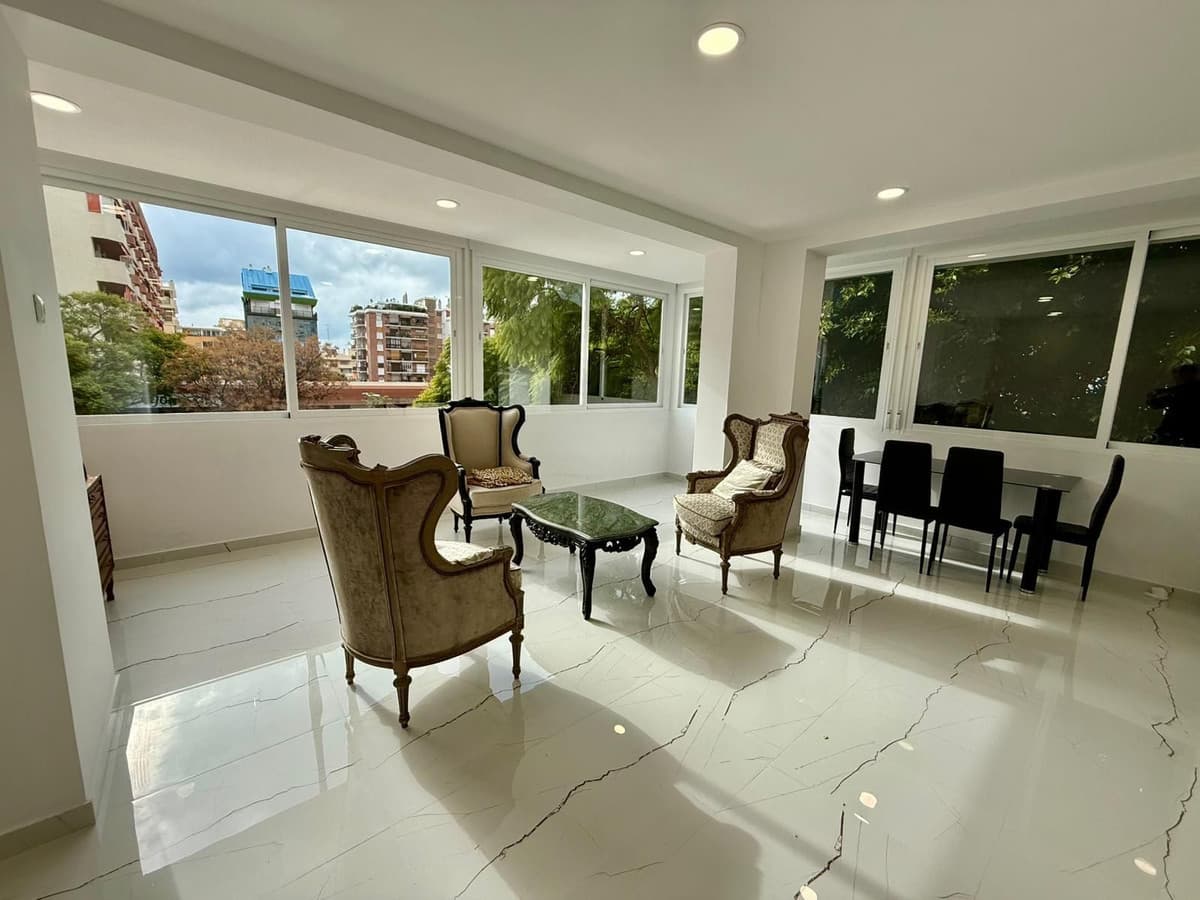 Middle Floor Apartment in Marbella — photo 1 of 10