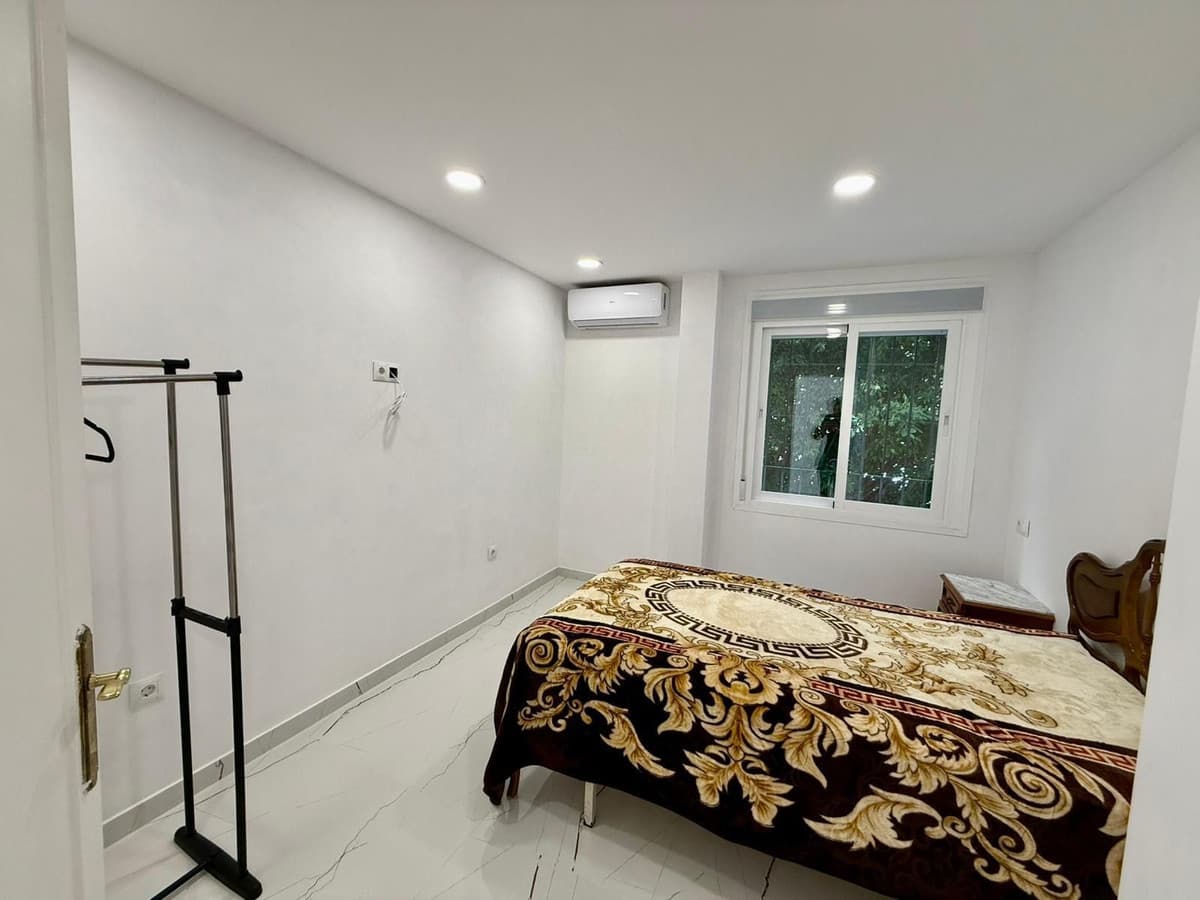 Middle Floor Apartment in Marbella — photo 3 of 10