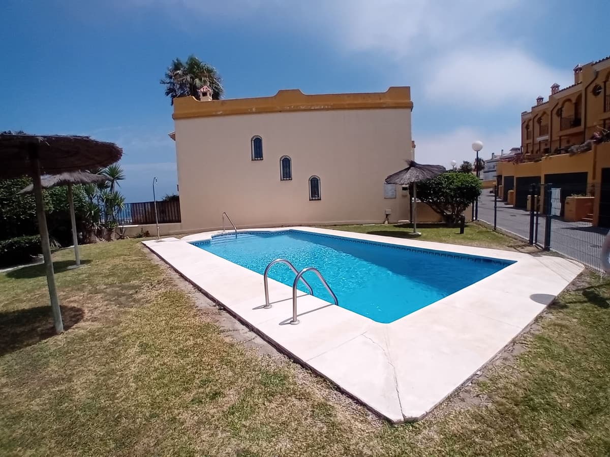 Semi-Detached House in Manilva — photo 2 of 10