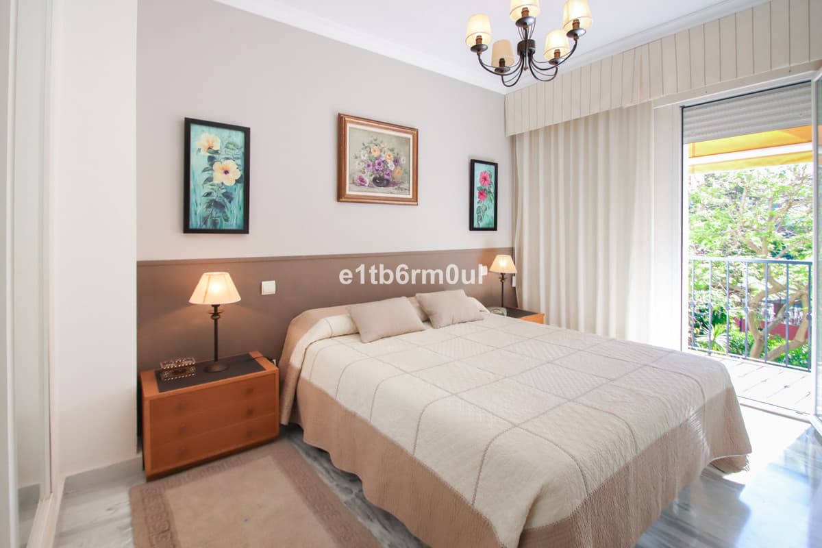 Middle Floor Apartment in The Golden Mile — photo 5 of 10