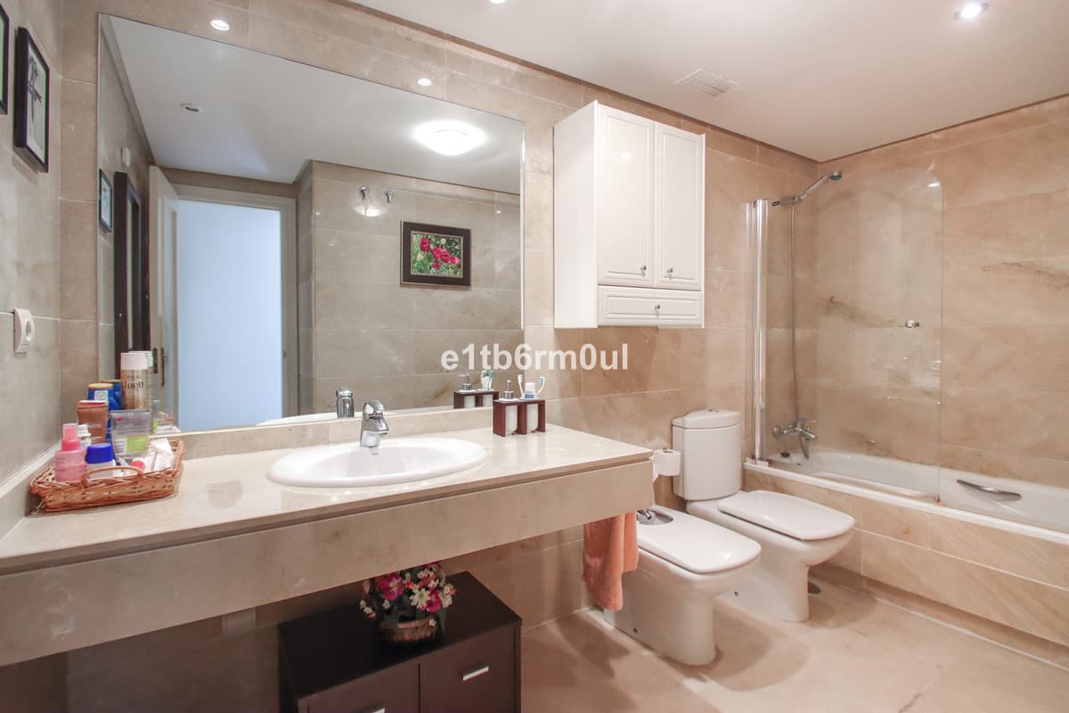 Middle Floor Apartment in The Golden Mile — photo 6 of 10