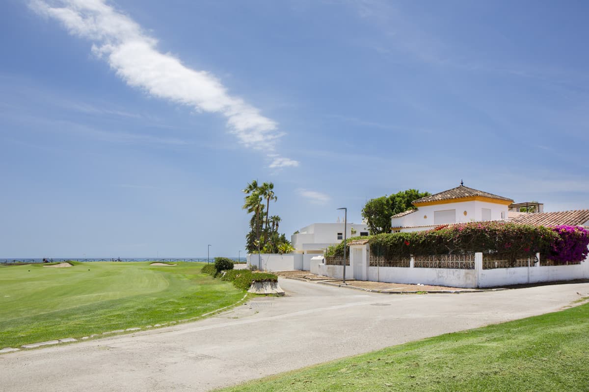 Detached Villa in Guadalmina Baja — photo 1 of 10