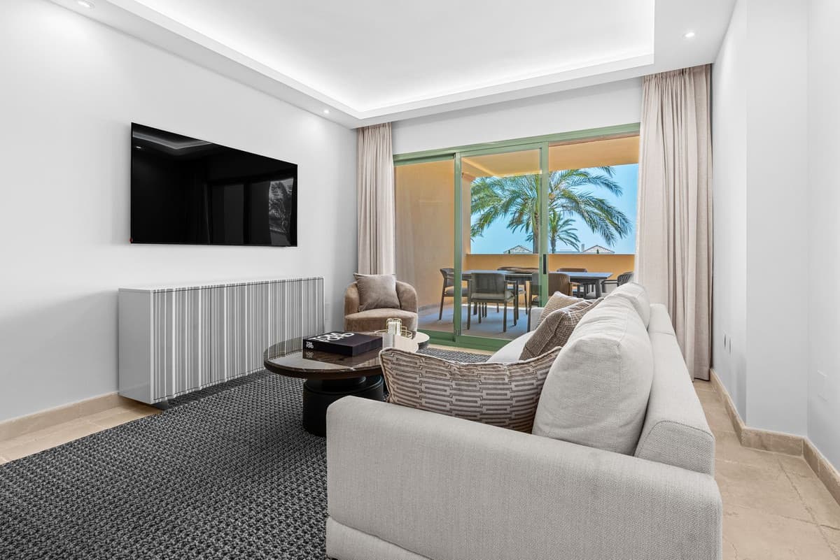 Middle Floor Apartment in Los Flamingos — photo 6 of 10