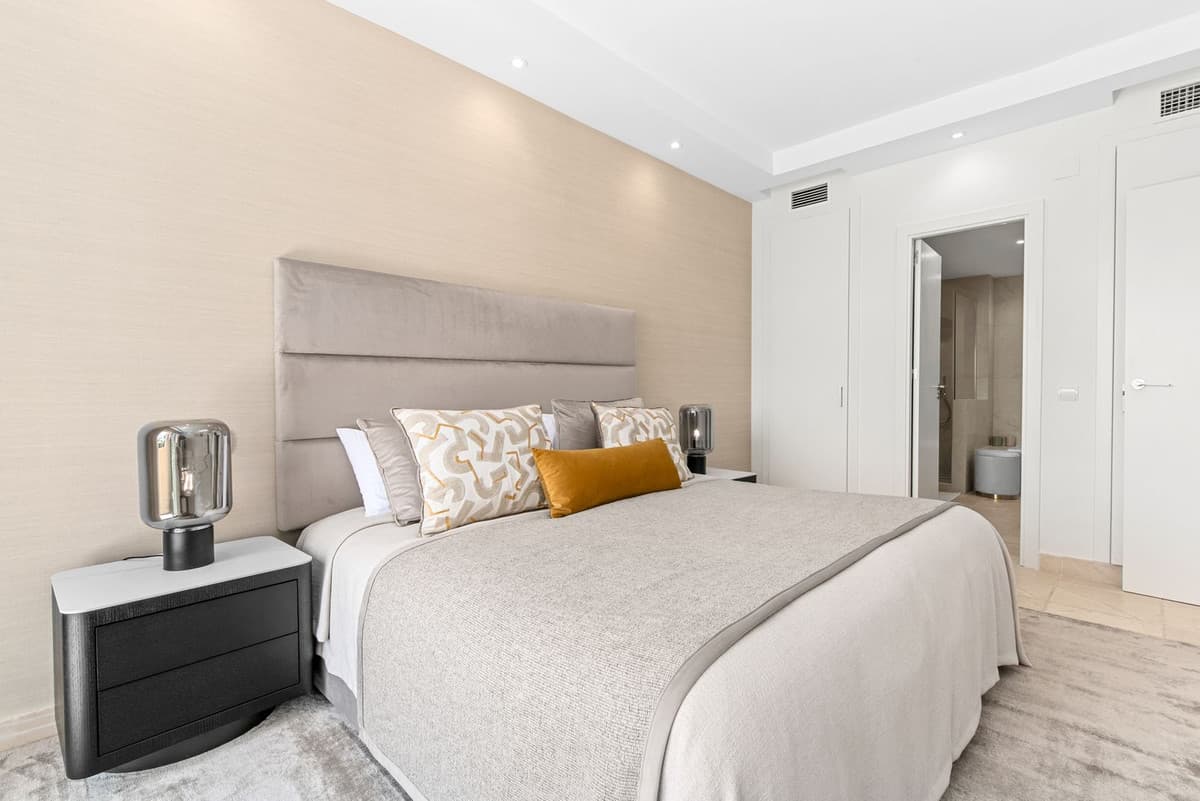 Middle Floor Apartment in Los Flamingos — photo 9 of 10