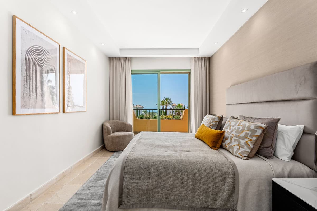 Middle Floor Apartment in Los Flamingos — photo 10 of 10