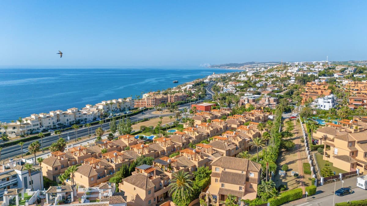 Semi-Detached House in Estepona — photo 2 of 10