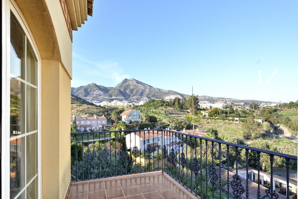 Townhouse in Torrequebrada — photo 2 of 10