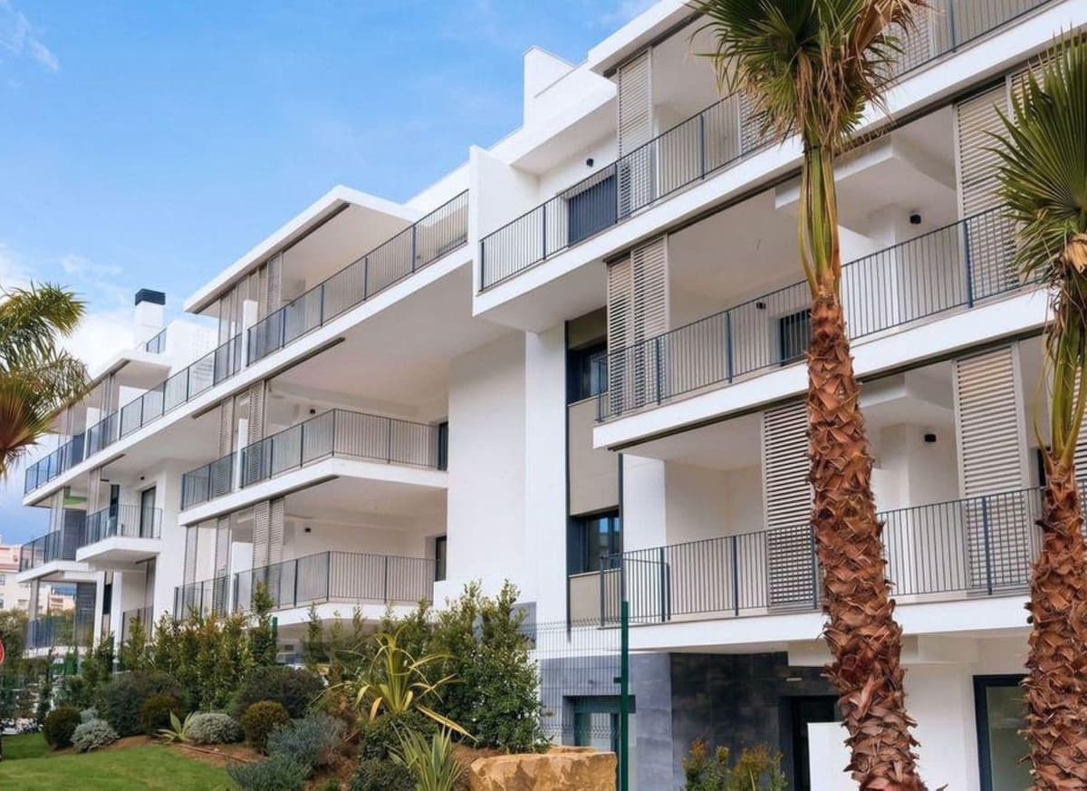 Middle Floor Apartment in Estepona — photo 3 of 10