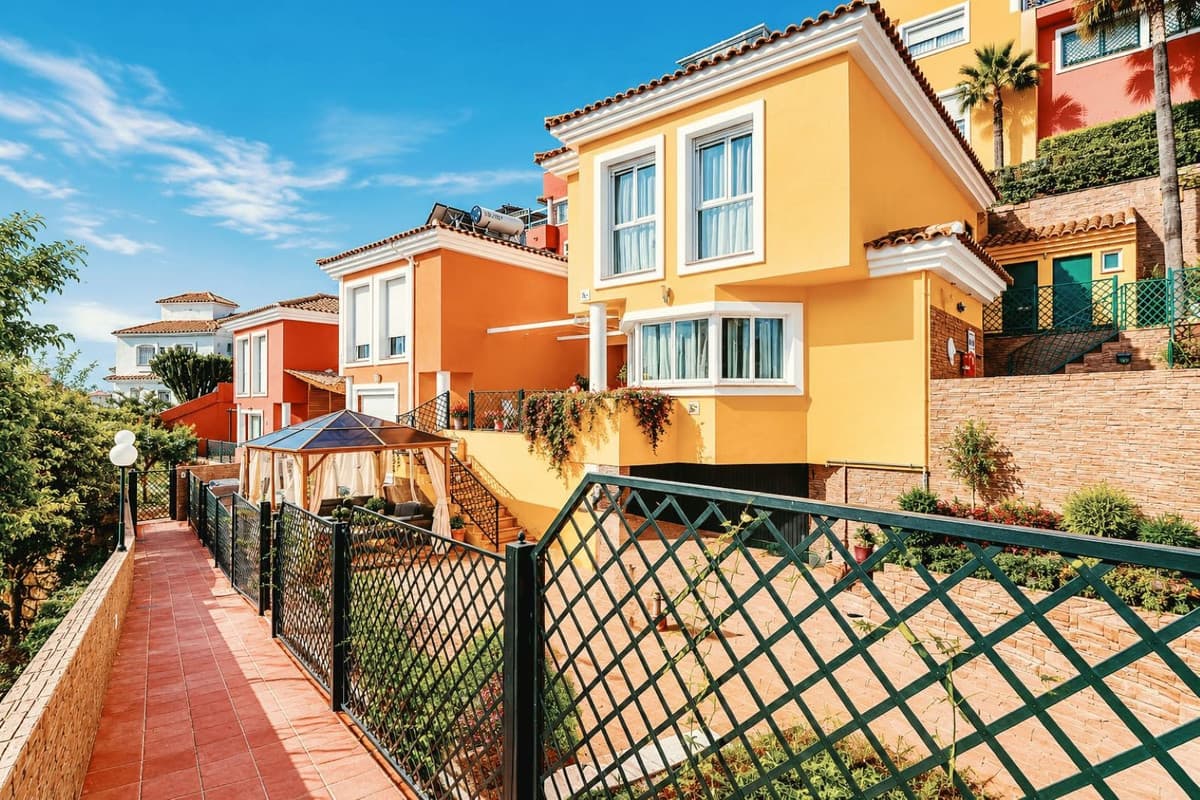 Townhouse in Torremar — photo 1 of 10