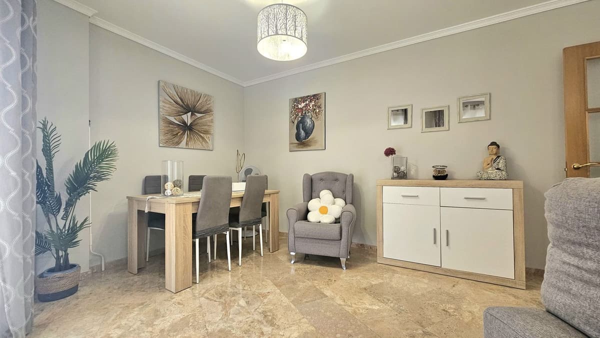 Middle Floor Apartment in Fuengirola — photo 4 of 10