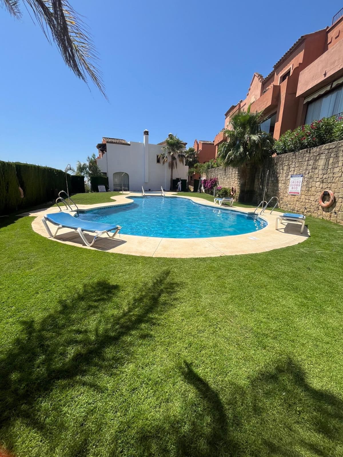 Townhouse in Estepona — photo 2 of 10