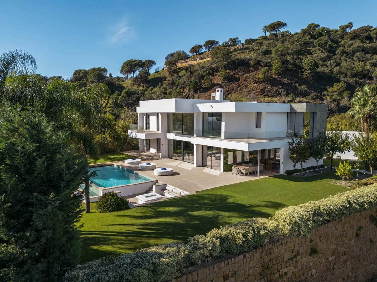 Detached Villa in El Madroñal — photo 2 of 10