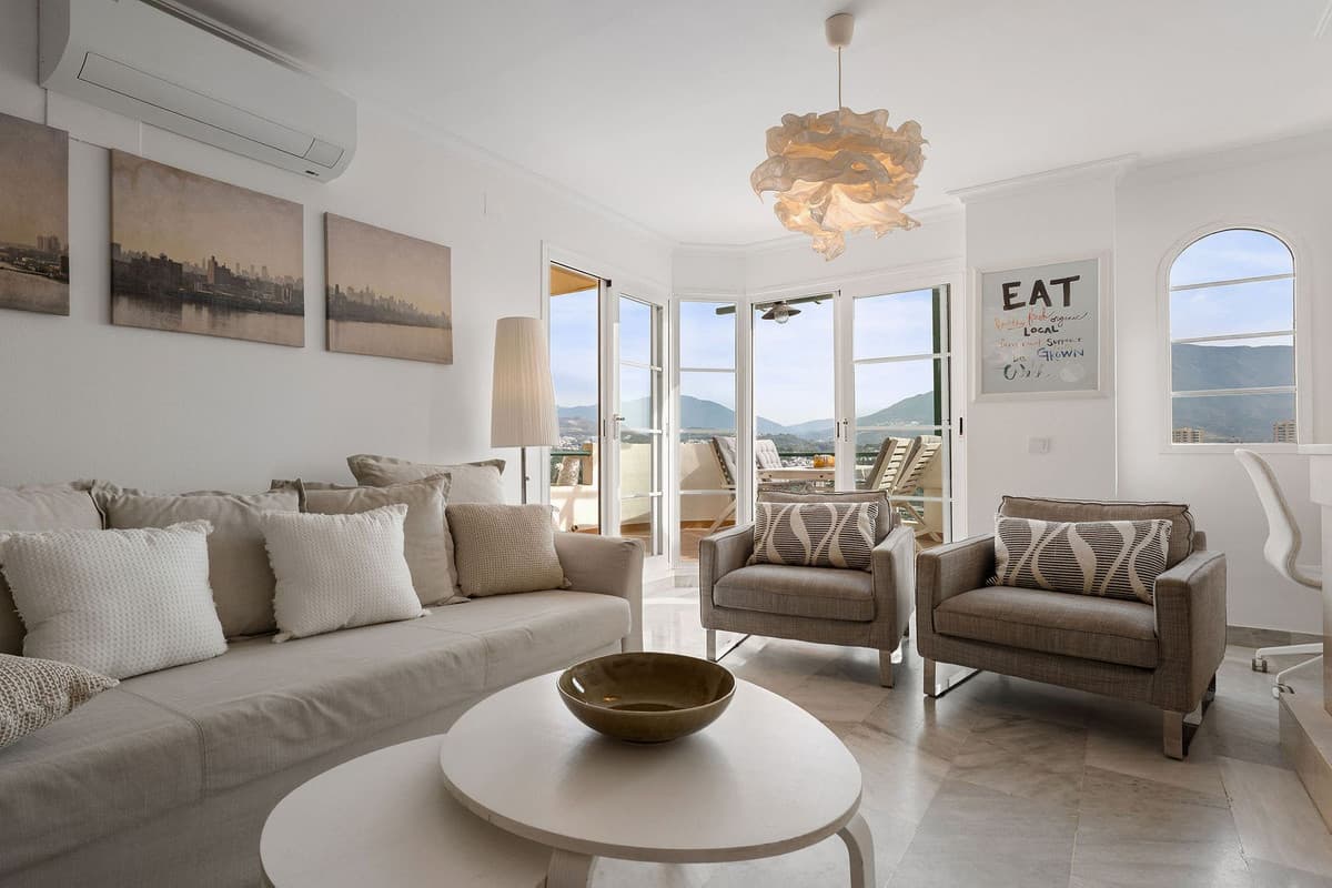 Middle Floor Apartment in Nueva Andalucía — photo 3 of 10