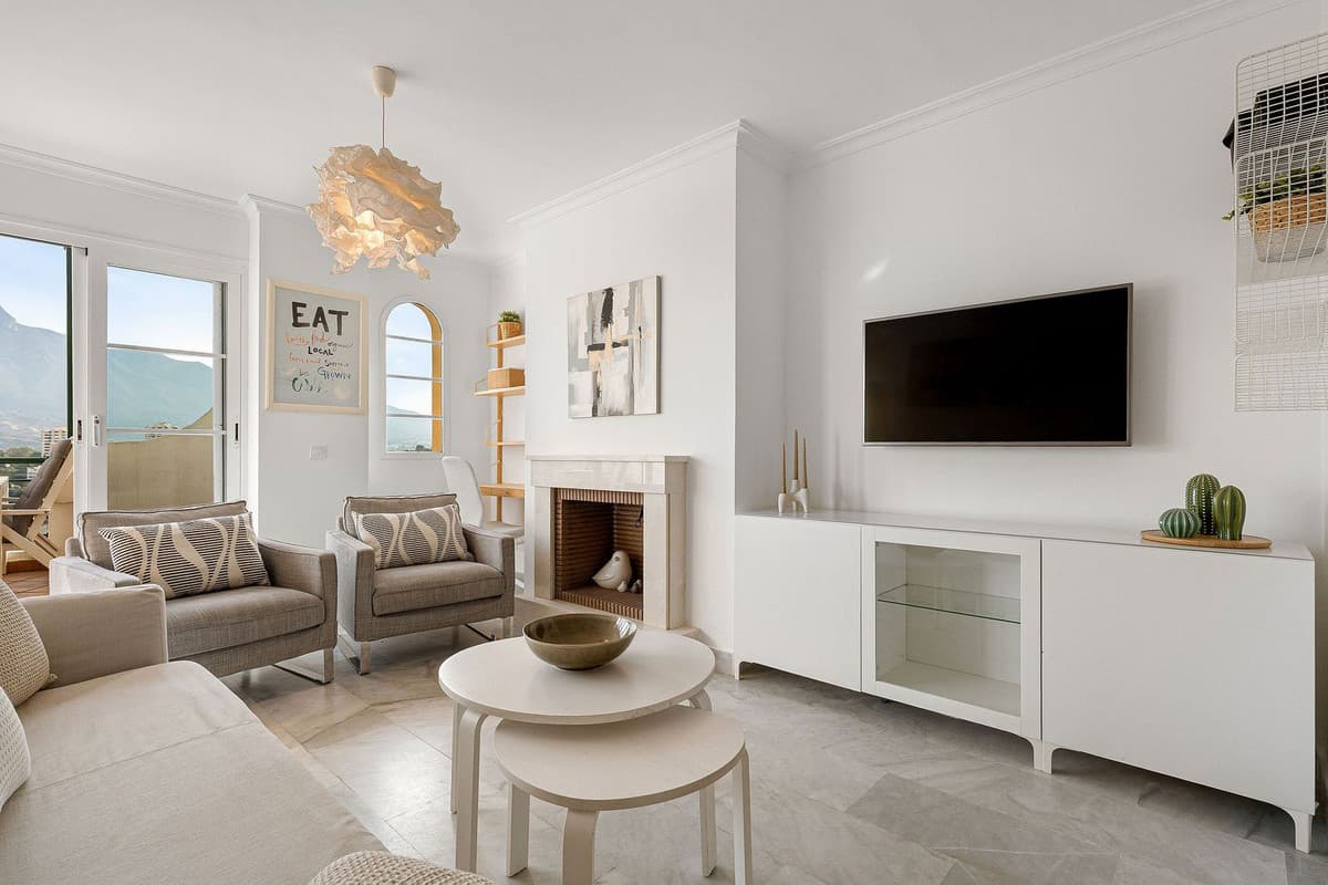 Middle Floor Apartment in Nueva Andalucía — photo 4 of 10