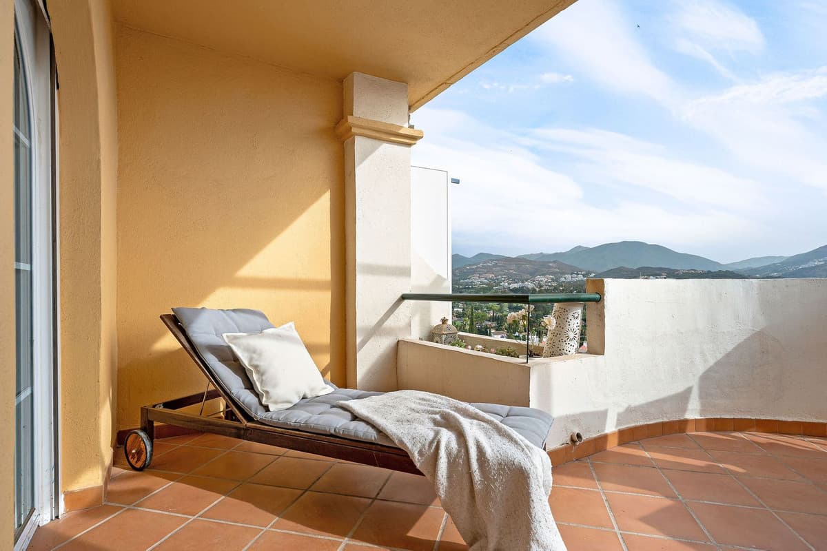 Middle Floor Apartment in Nueva Andalucía — photo 6 of 10