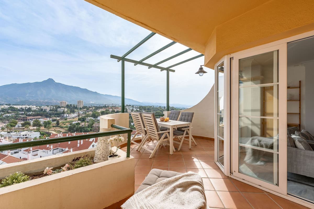 Middle Floor Apartment in Nueva Andalucía — photo 7 of 10