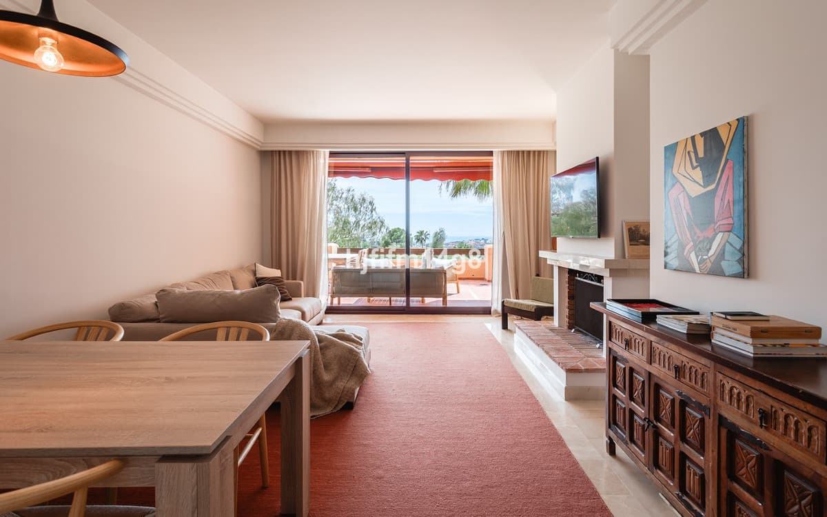 Middle Floor Apartment in Benahavís — photo 4 of 10