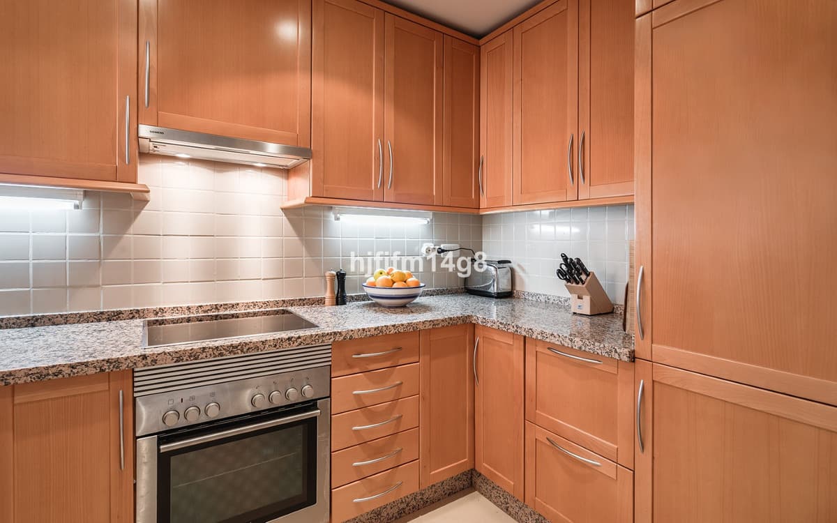 Middle Floor Apartment in Benahavís — photo 9 of 10