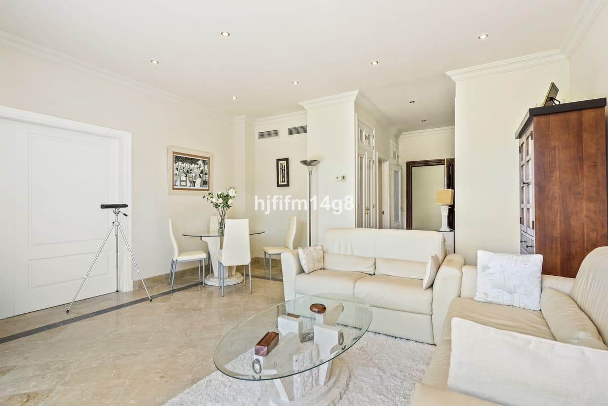 Ground Floor Apartment in Benahavís — photo 4 of 10