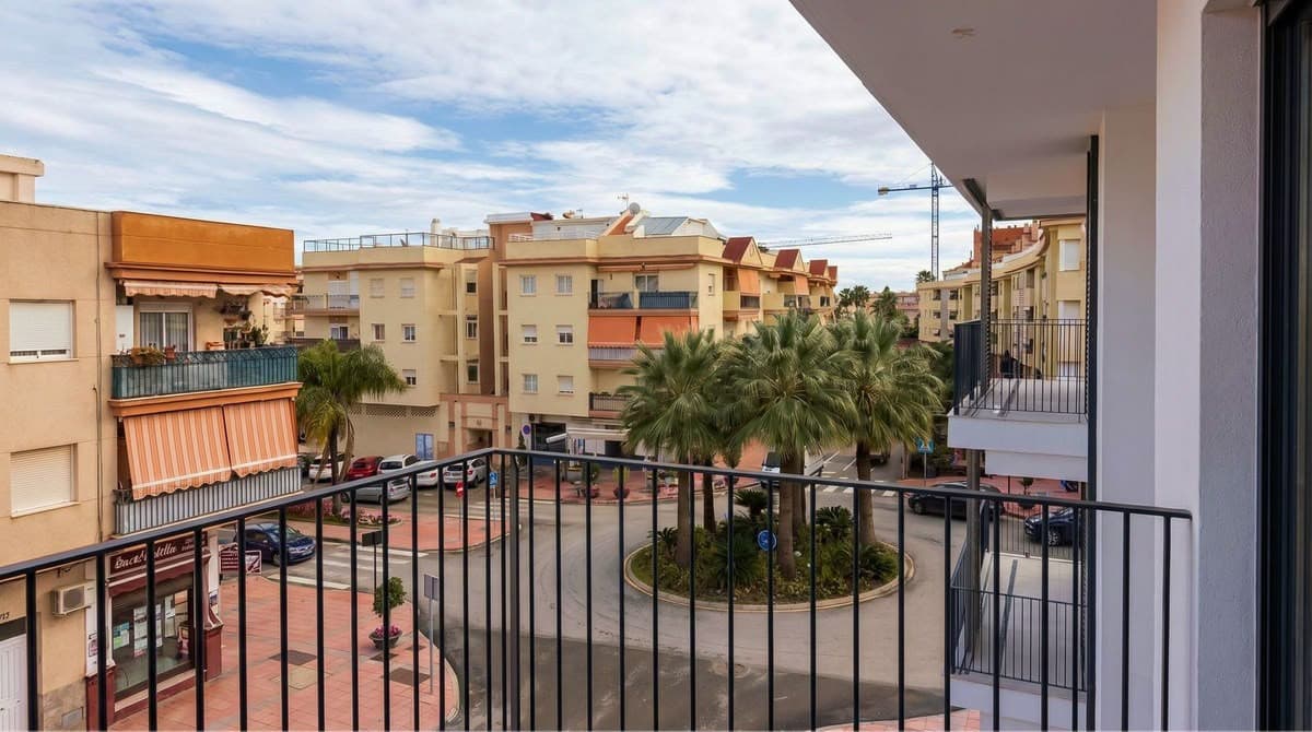 Middle Floor Apartment in Estepona — photo 4 of 10