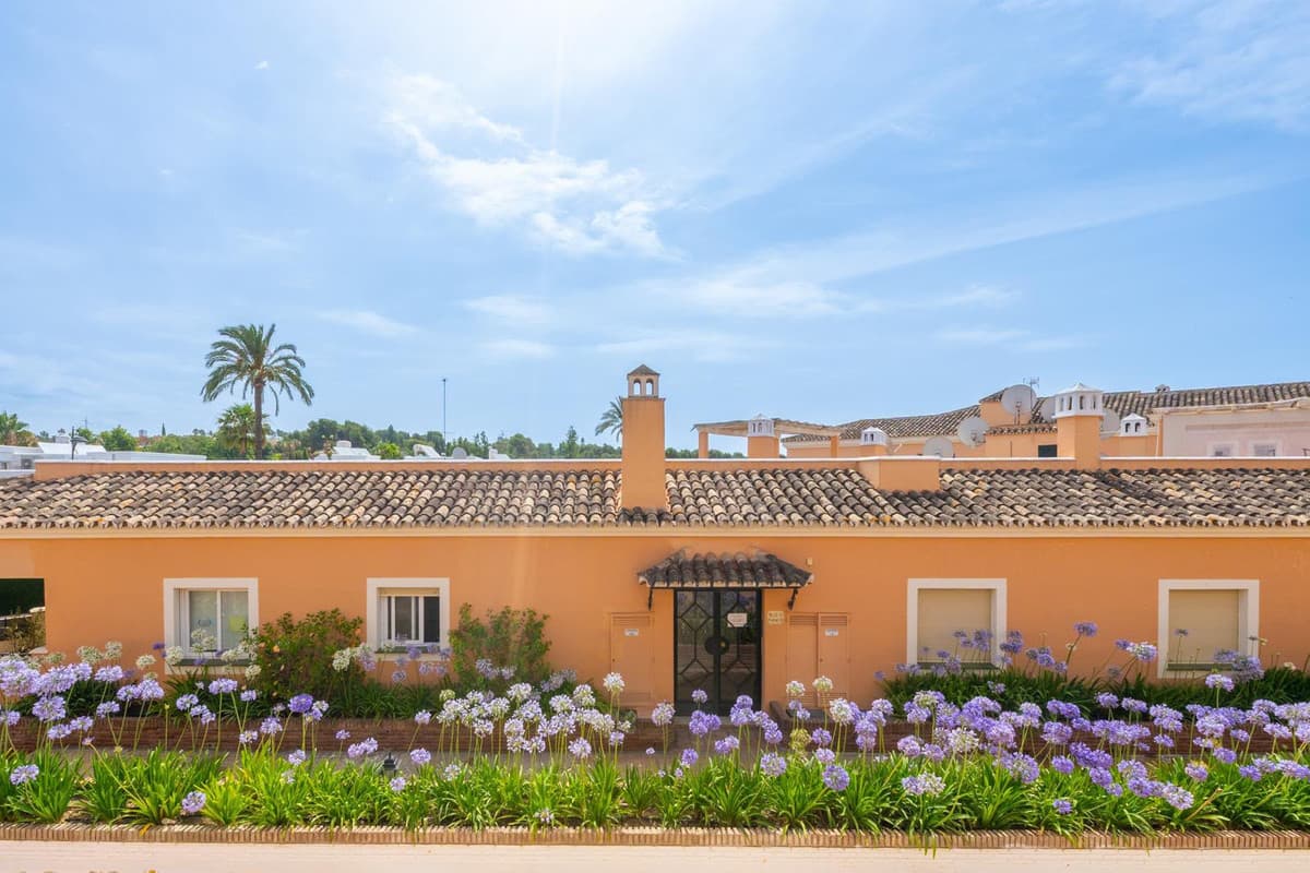 Middle Floor Apartment in Nueva Andalucía — photo 4 of 10