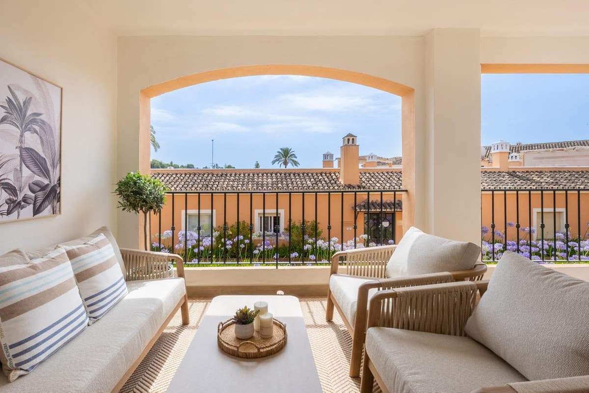 Middle Floor Apartment in Nueva Andalucía — photo 5 of 10