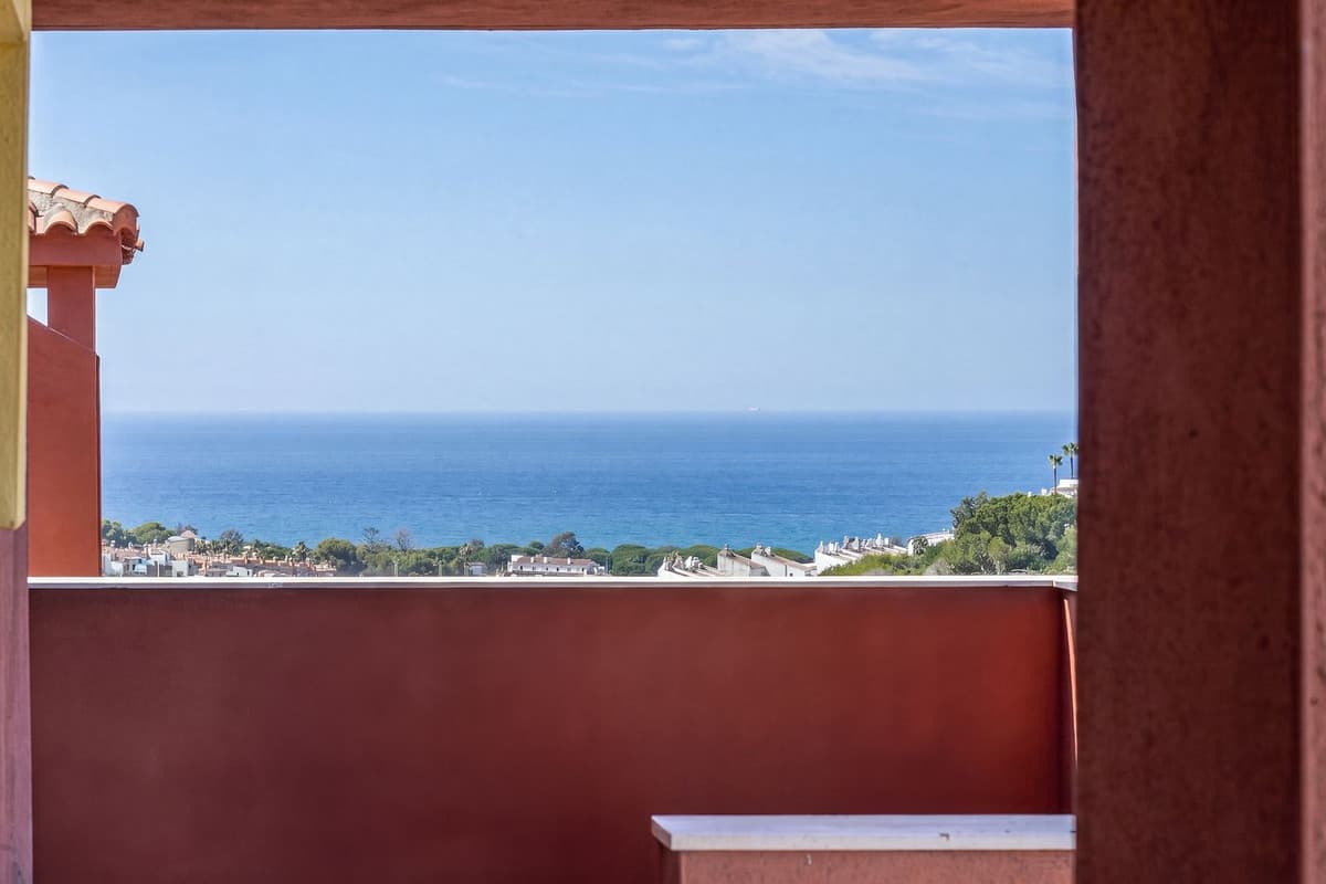 Middle Floor Apartment in Reserva de Marbella — photo 3 of 10