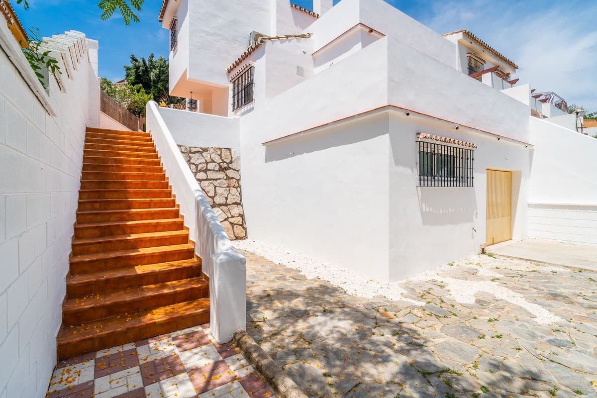 Semi-Detached House in Torremuelle — photo 2 of 10
