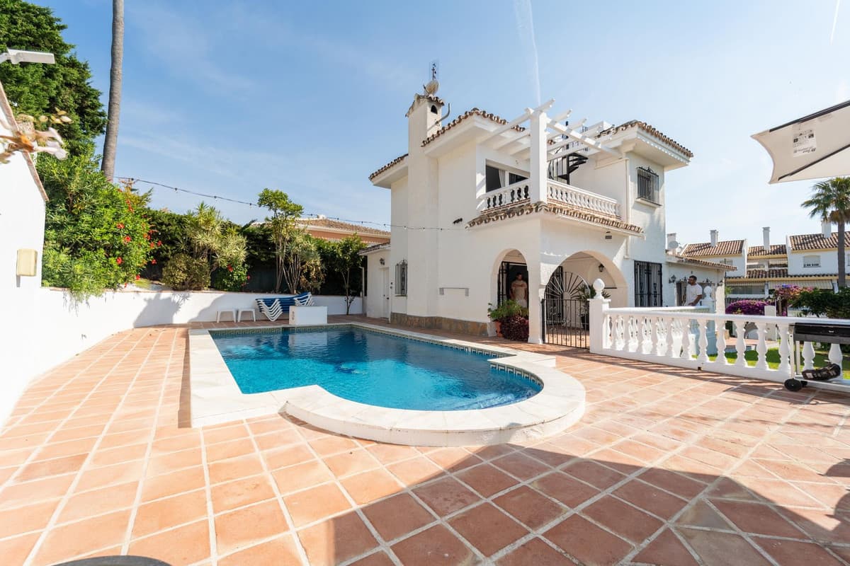 Detached Villa in Calahonda — photo 1 of 10